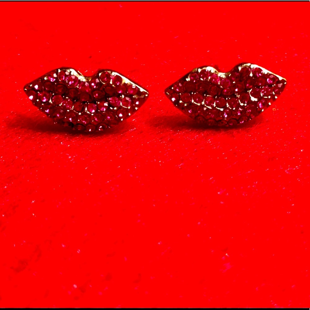 Betsy Johnson Lip Earrings